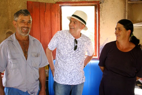  Helvécio Ratton (ao centro) e o casal Zé Pão e Ronilda. (Foto: Rusty Marcellini)