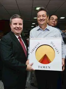 Antonio Anastasia, governador de Minas, João Leite, produtor de queijo e Fabrício Oliveira, queijeiro Antonio Anastasia, governador de Minas, João Leite, produtor de queijo e Fabrício Oliveira, queijeiro