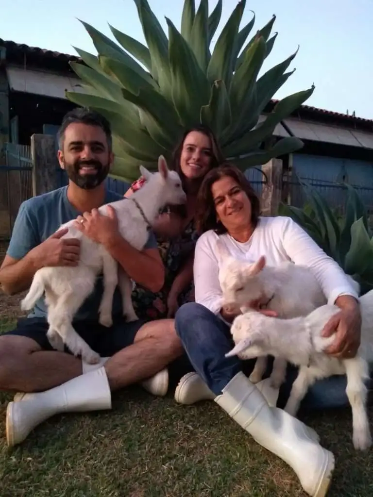 Daniel, Cintia (irmã), Joana (mãe)