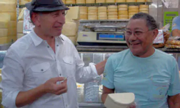 Equipe de TV australiana conhece queijos de leite cru brasileiros
